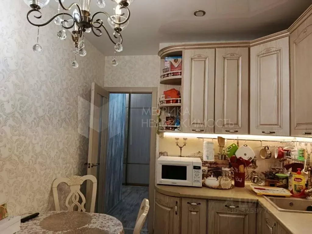 3-к кв. Тюменская область, Тюмень Антипино мкр, ул. Беловежская, 3к1 ... - Фото 0