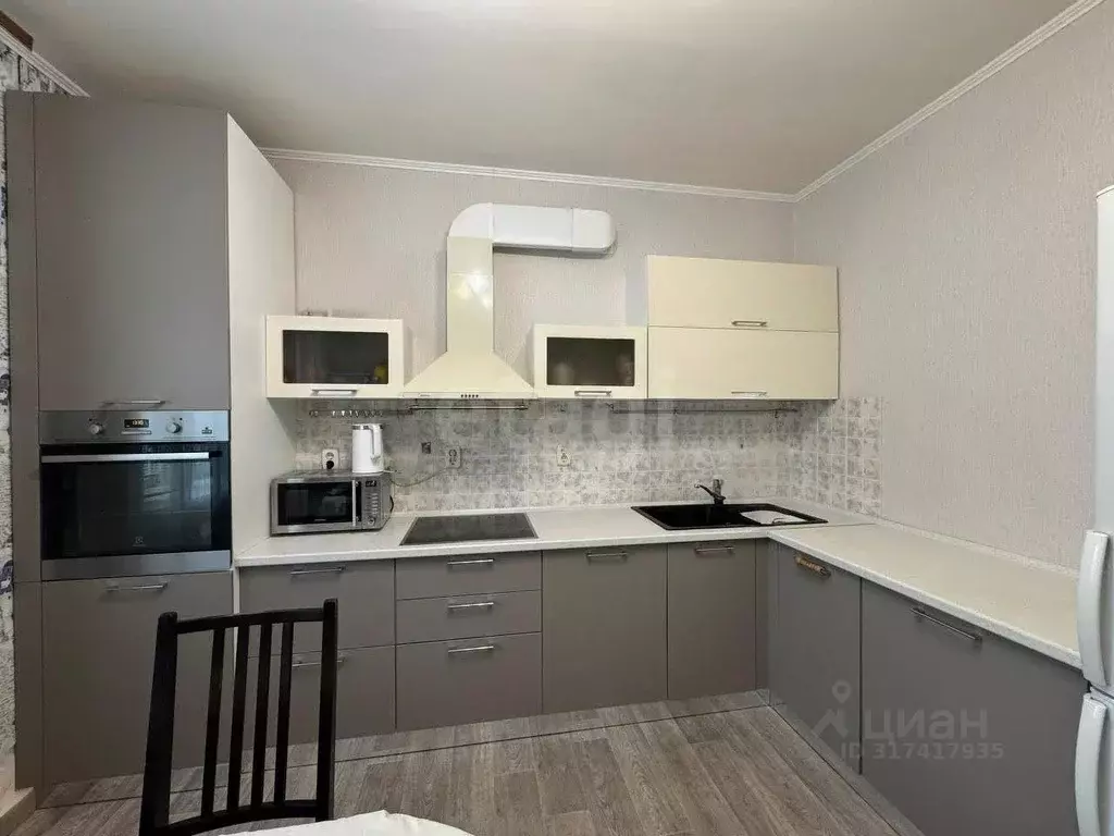 2-к кв. Татарстан, Казань ул. Мидхата Булатова, 5 (76.7 м) - Фото 0