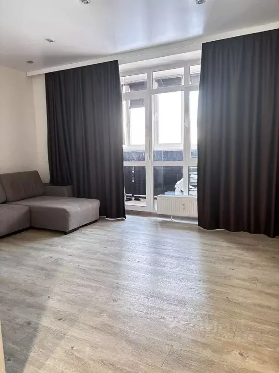 Студия Тюменская область, Тюмень ул. Тимофея Чаркова, 79к1 (29.3 м) - Фото 2