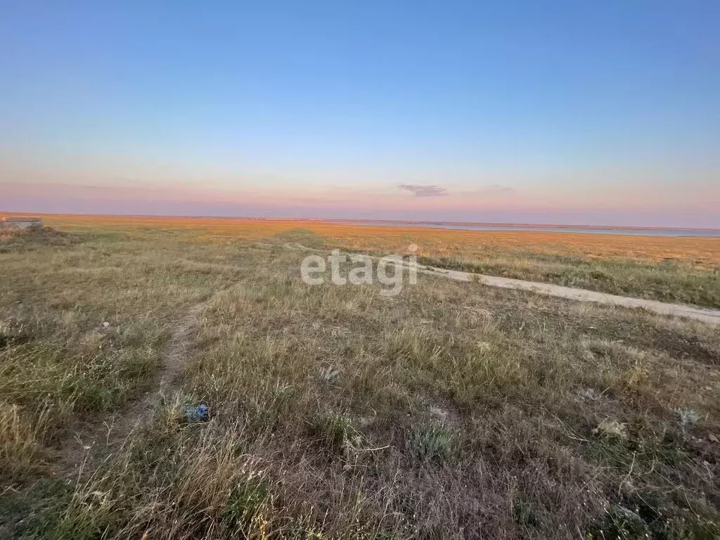 Участок в Крым, Черноморский район, с. Новоивановка ул. Дорожная (7.0 ... - Фото 0