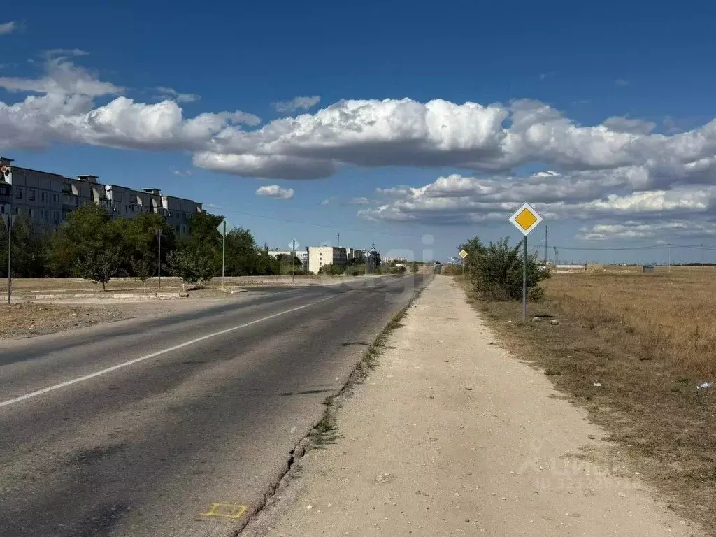 Участок в Крым, Евпатория городской округ, Новоозерное пгт  (12.0 ... - Фото 1