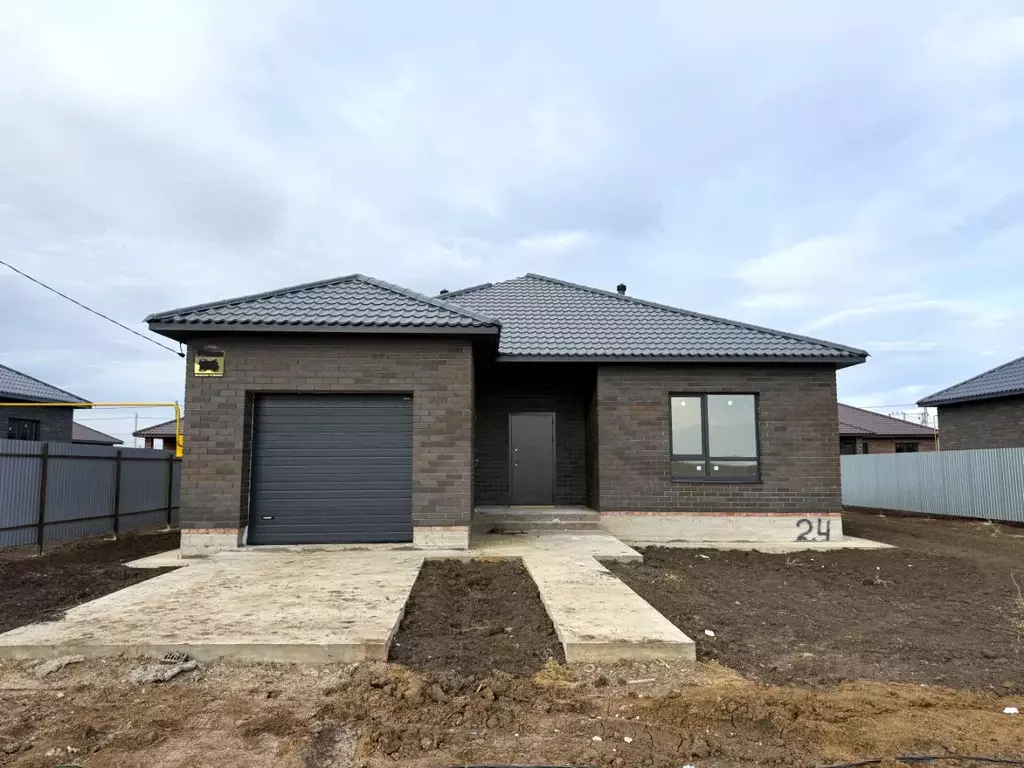 Дом в Оренбургская область, Оренбургский район, с. Нежинка ул. ... - Фото 1