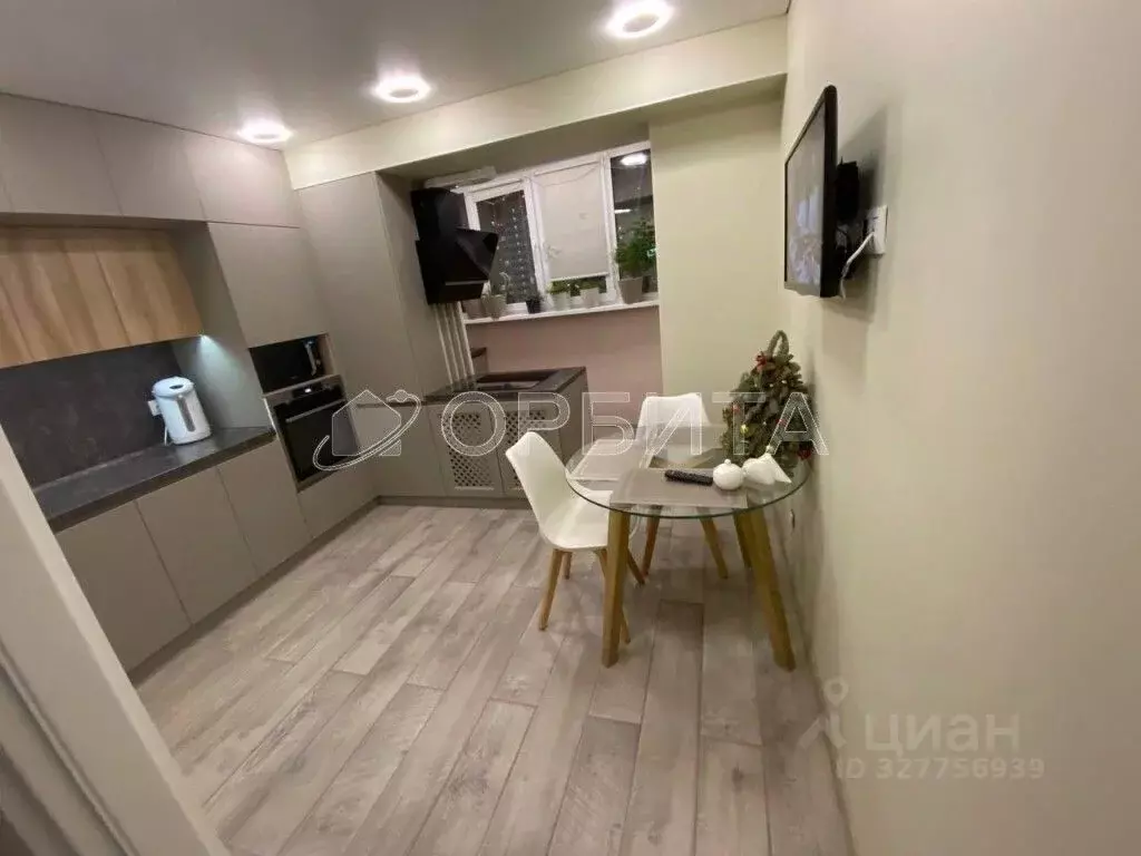 2-к кв. Тюменская область, Тюмень ул. Федюнинского, 60 (58.5 м) - Фото 1