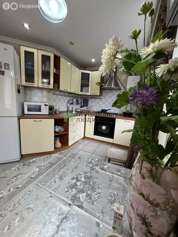 3-комнатная квартира: Астрахань, улица Александрова, 5 (66.8 м) - Фото 2