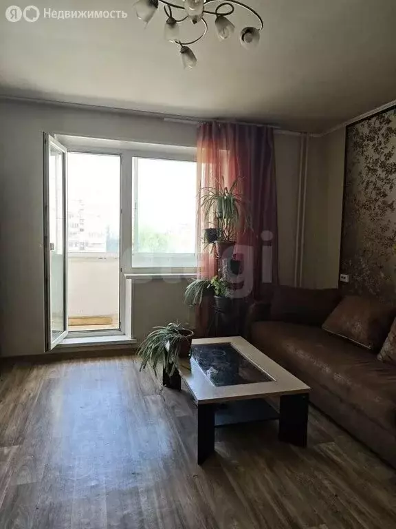 2-комнатная квартира: Челябинск, улица Братьев Кашириных, 87А (56 м) - Фото 1