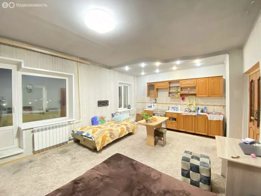 3-комнатная квартира: Кызыл, Бай-Хаакская улица, 8 (66.4 м) - Фото 0
