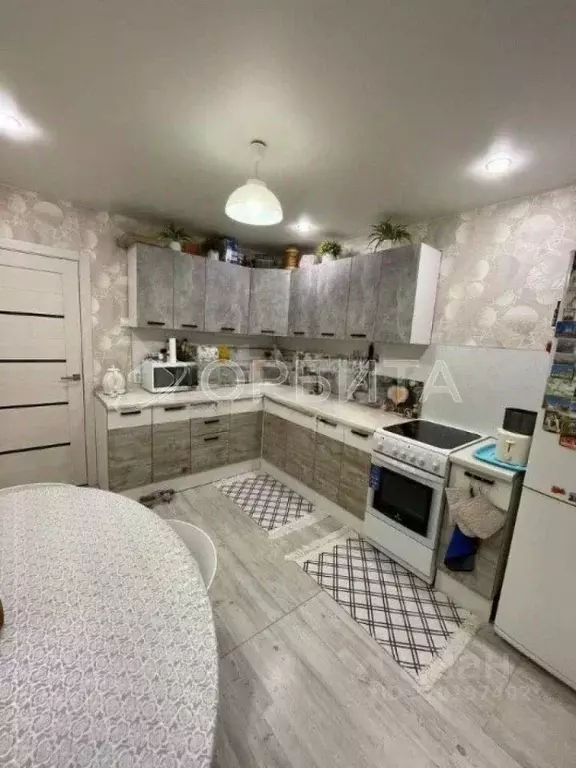 2-к кв. Тюменская область, Тюмень Олимпийская ул., 26 (48.2 м) - Фото 0