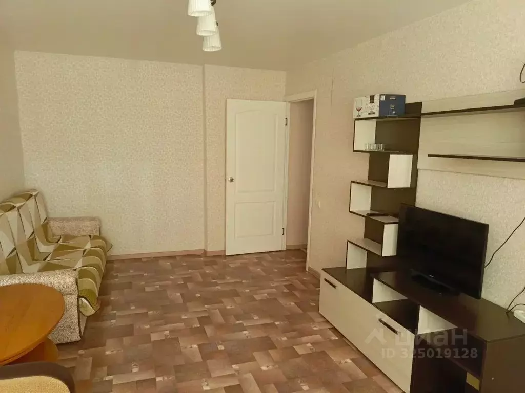 2-к кв. Пермский край, Губаха Октябрьский просп., 11 (40.0 м) - Фото 2