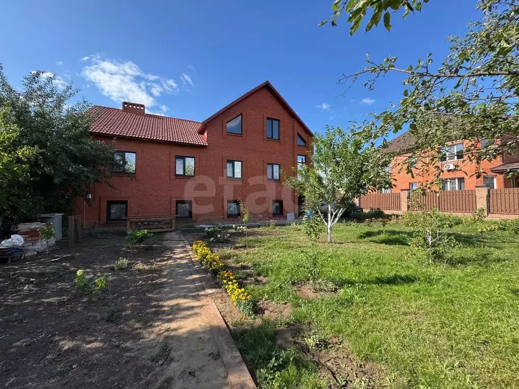 Дом в Саратовская область, Энгельс ул. Береговая, 10 (212 м) - Фото 1