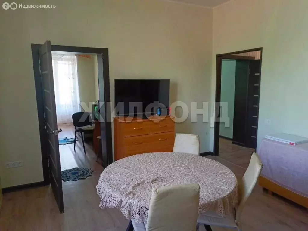 3-комнатная квартира: Новосибирск, улица Красина, 70А (61 м) - Фото 0