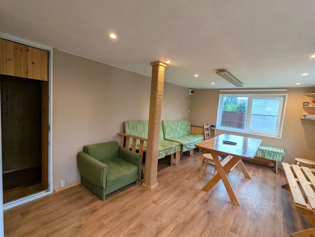 Дом в Ленинградская область, Выборгский район, Рощинское городское ... - Фото 1