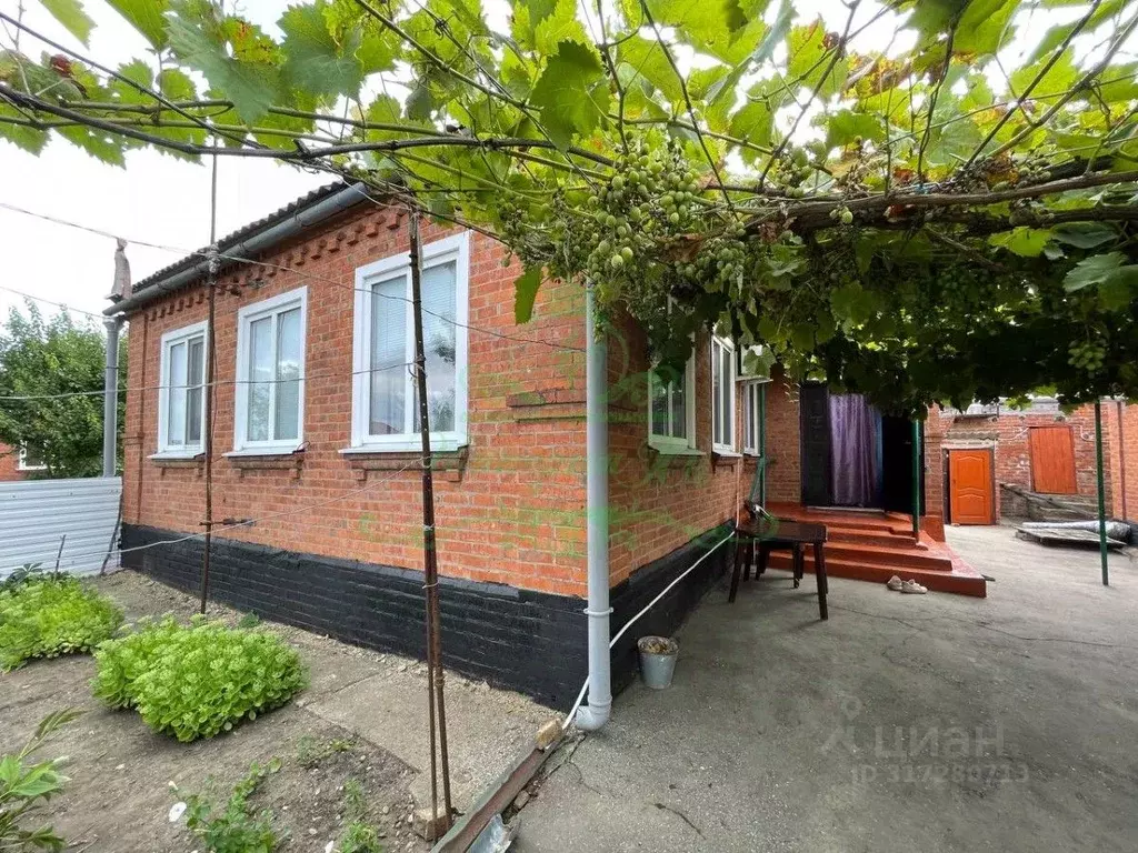 Дом в Краснодарский край, Калининская ст-ца ул. Крестьянская (67 м) - Фото 0