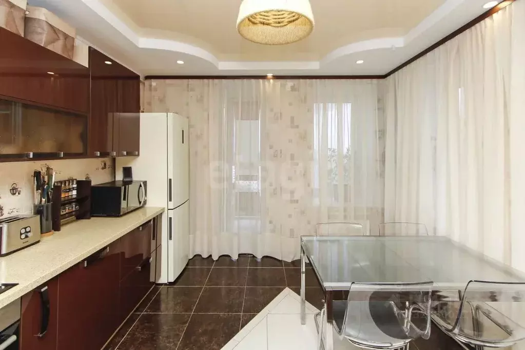 3-к кв. Тюменская область, Тюмень ул. Чернышевского, 2ак12 (106.4 м) - Фото 1