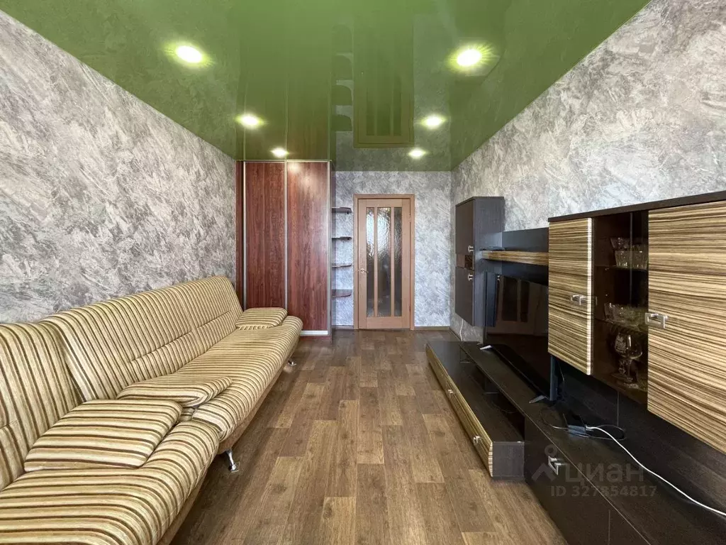 3-к кв. Омская область, Омск Саянская ул., 1А (69.0 м) - Фото 1