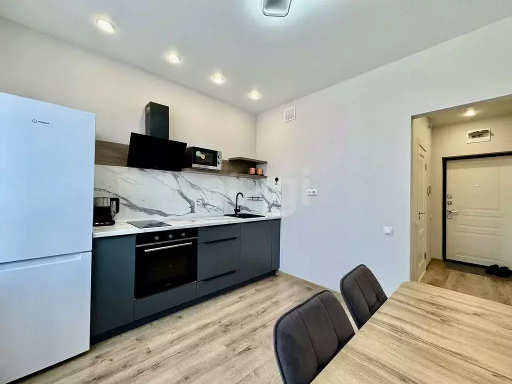 1-к кв. Тюменская область, Тюмень ул. Фармана Салманова, 21 (35.0 м) - Фото 1