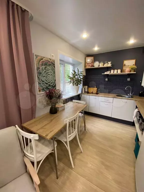 3-к. квартира, 55,5 м, 2/4 эт. - Фото 0