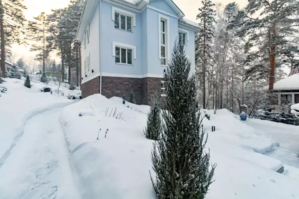 Дом в Красноярский край, Красноярск Раскатная ул., 14 (390 м) - Фото 1