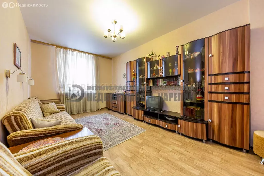 3-комнатная квартира: Петрозаводск, улица Германа Титова, 12 (88 м) - Фото 1