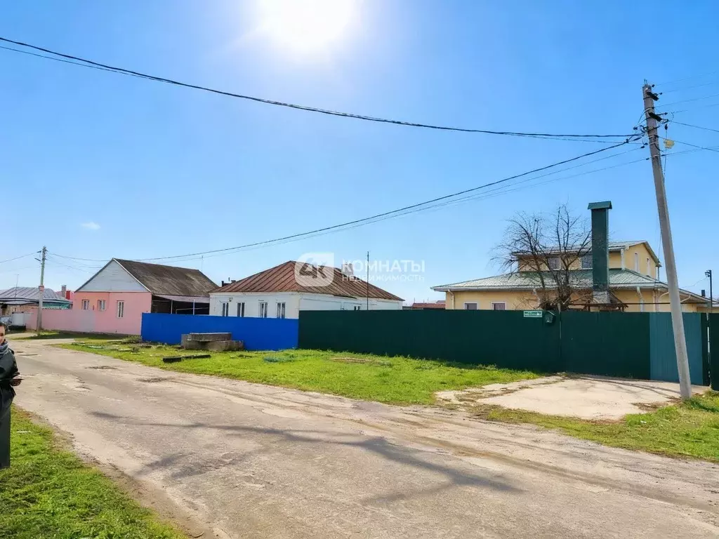 Дом в Воронежская область, Хохольский район, Петинское с/пос, с. Устье ... - Фото 1