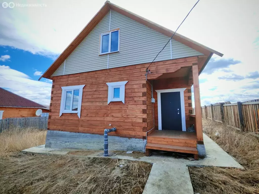 Дом в село Урик, Вишнёвая улица (120 м) - Фото 1