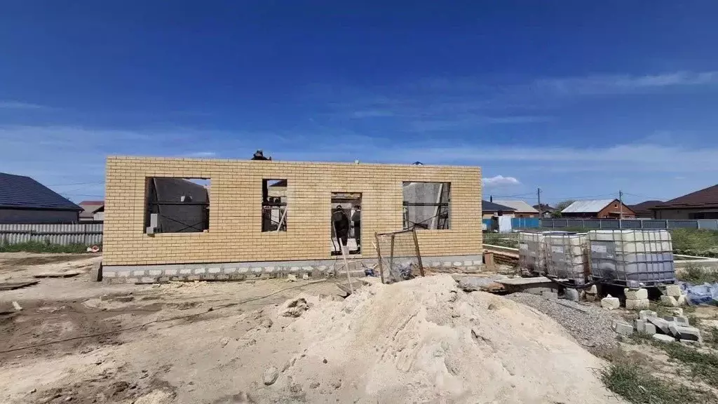 Дом в Калмыкия, Элиста ул. Транзитная, 25 (105 м) - Фото 1