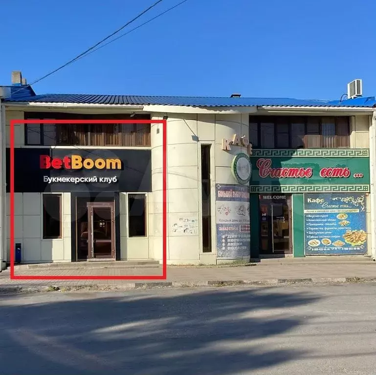 Торговое с парковкой и трафиком 135,7 м - Фото 0