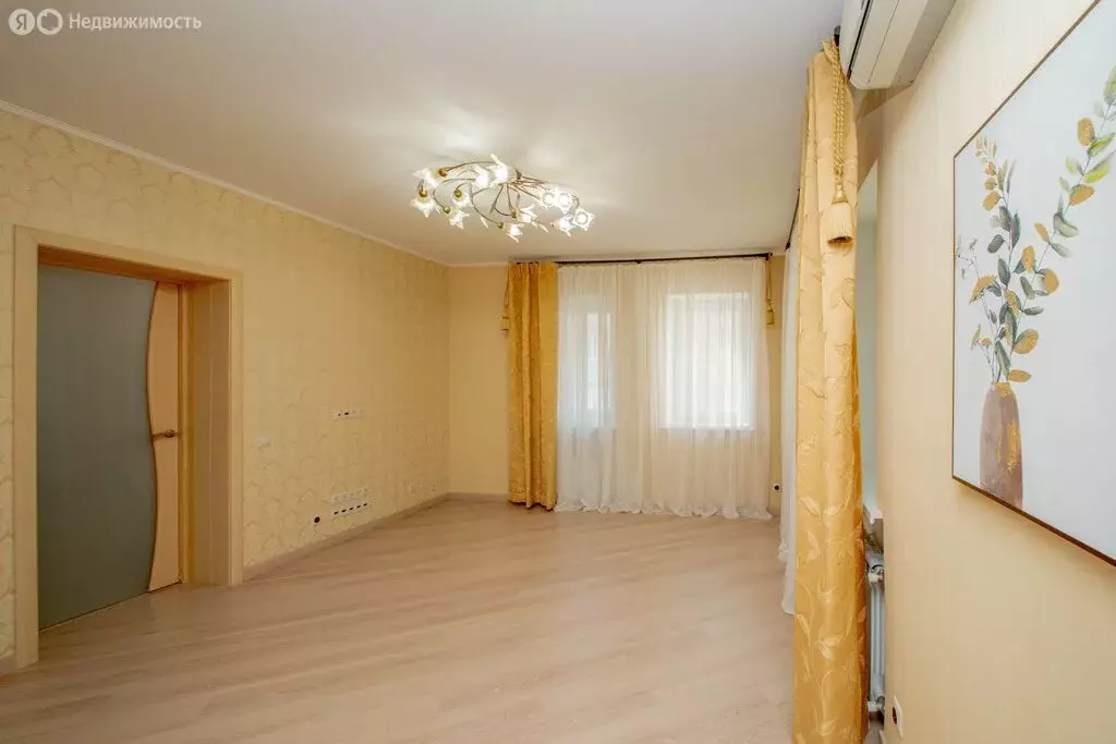 3-комнатная квартира: Саратов, улица имени И.В. Мичурина, 144/148 ... - Фото 2