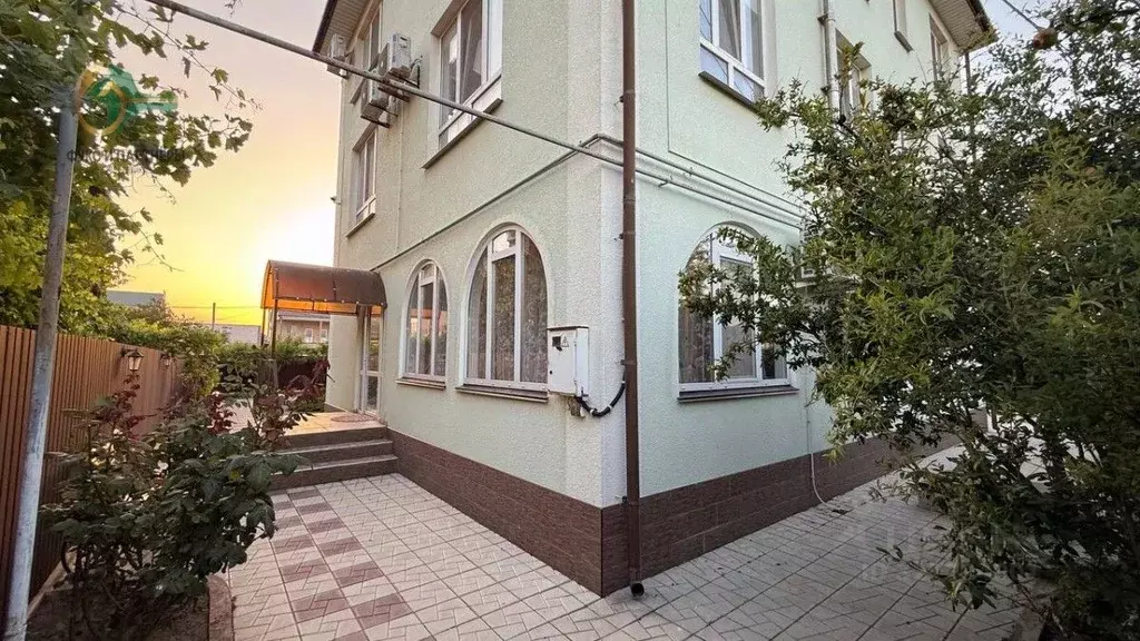 Дом в Крым, Черноморский район, с. Межводное пер. Буденного, 11 (234 ... - Фото 1