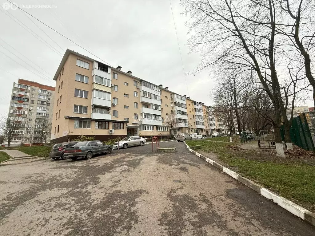 4-комнатная квартира: Белгород, улица Костюкова, 8 (60 м) - Фото 1