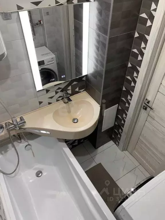 3-к кв. Кемеровская область, Новокузнецк Фестивальная ул., 7А (70.0 м) - Фото 1