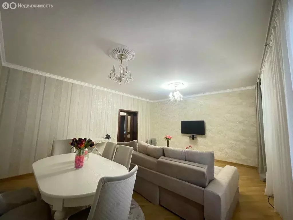 3-комнатная квартира: Махачкала, улица Зои Космодемьянской, 54Е (89 м) - Фото 1