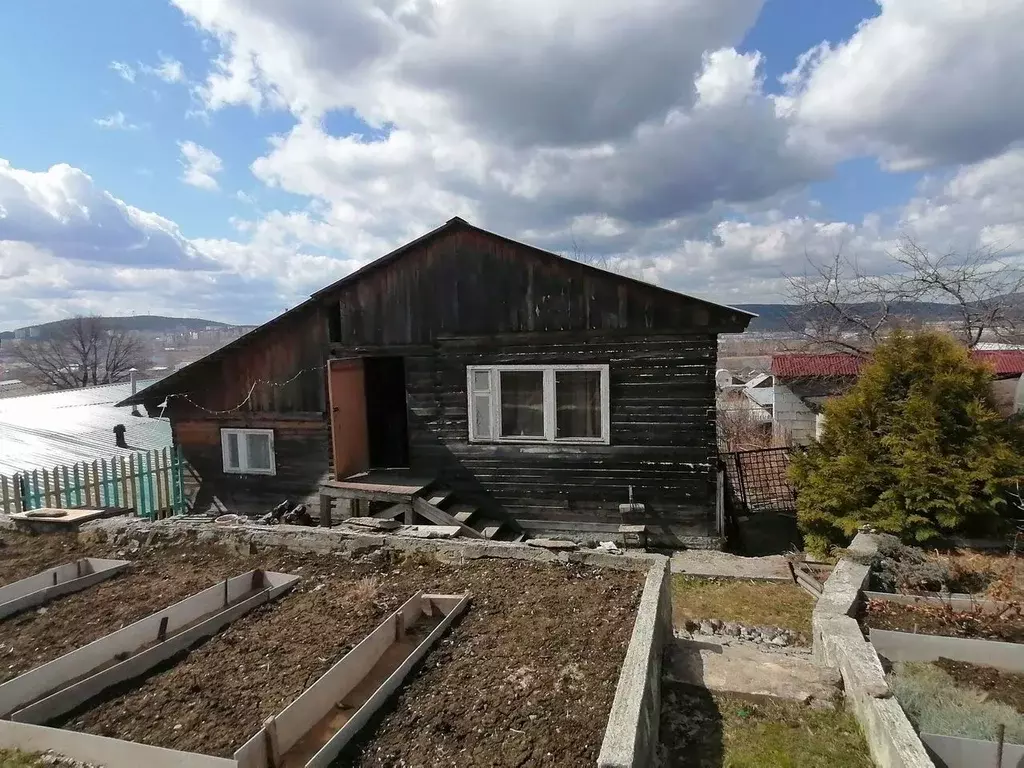 Дом в Свердловская область, Верх-Нейвинский пгт ул. Баскова (70 м) - Фото 1