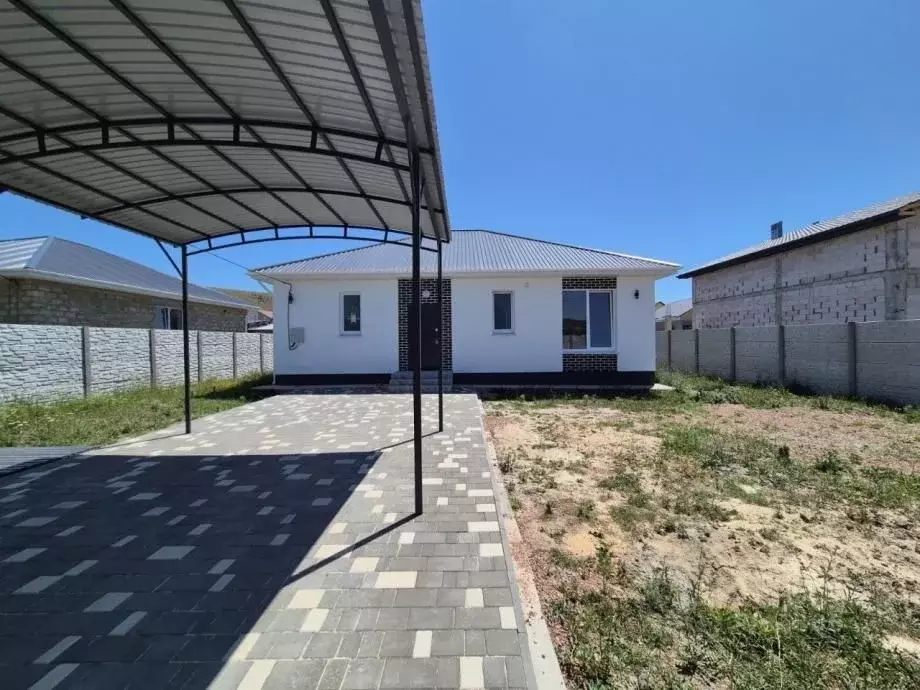 Дом в Крым, Симферопольский район, Добровское с/пос, с. Пионерское ул. ... - Фото 1