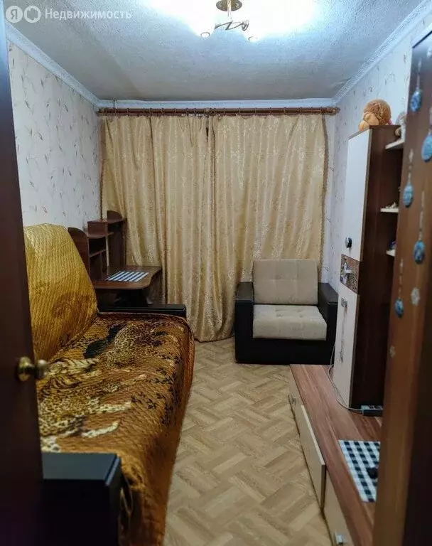 3-комнатная квартира: Каменск-Шахтинский, улица Ворошилова, 25 (58.2 ... - Фото 0