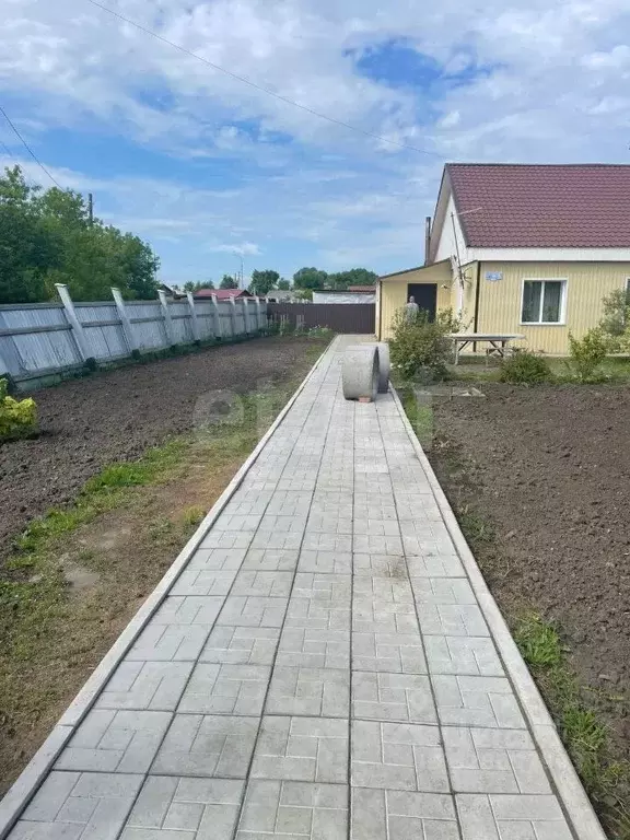 Дом в Омская область, Таврическое рп ул. Совхозная, 25кв2 (61 м) - Фото 1