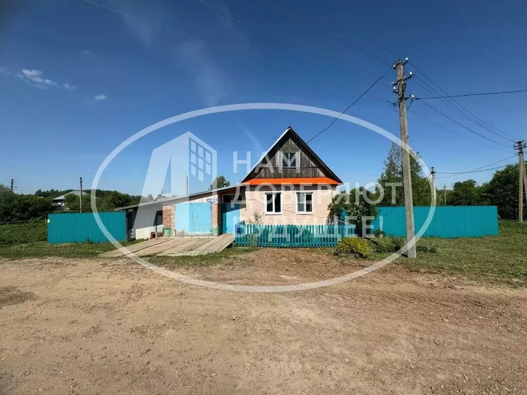Дом в Пермский край, Чайковский городской округ, д. Малый Букор ул. ... - Фото 1