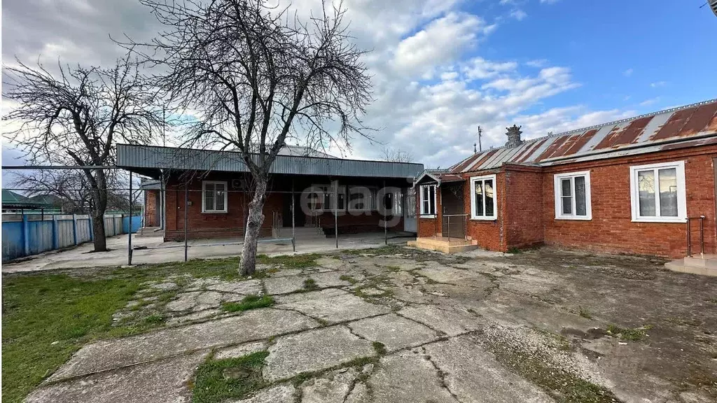 Дом в Адыгея, Адыгейск городской округ, Гатлукай аул ул. Адама Хуаде, ... - Фото 0