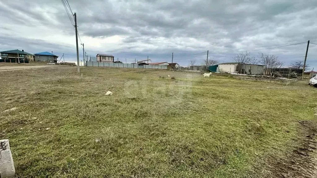 Участок в Крым, Черноморский район, с. Межводное ул. А. Абдиннановой, ... - Фото 1