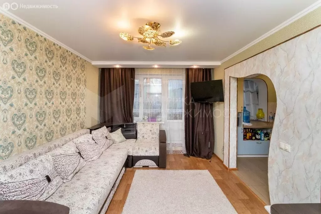 3-комнатная квартира: Тюмень, улица Елизарова, 12 (66.2 м) - Фото 1