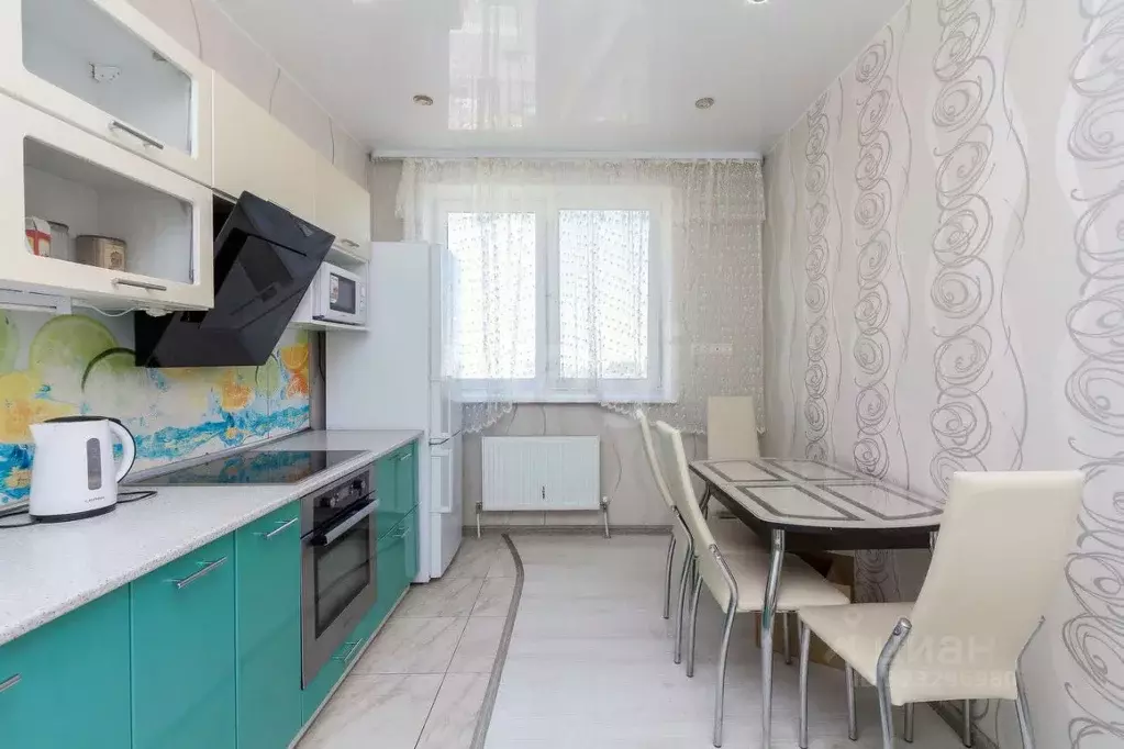 2-к кв. Тюменская область, Тюмень ул. Газовиков, 35 (67.0 м) - Фото 1