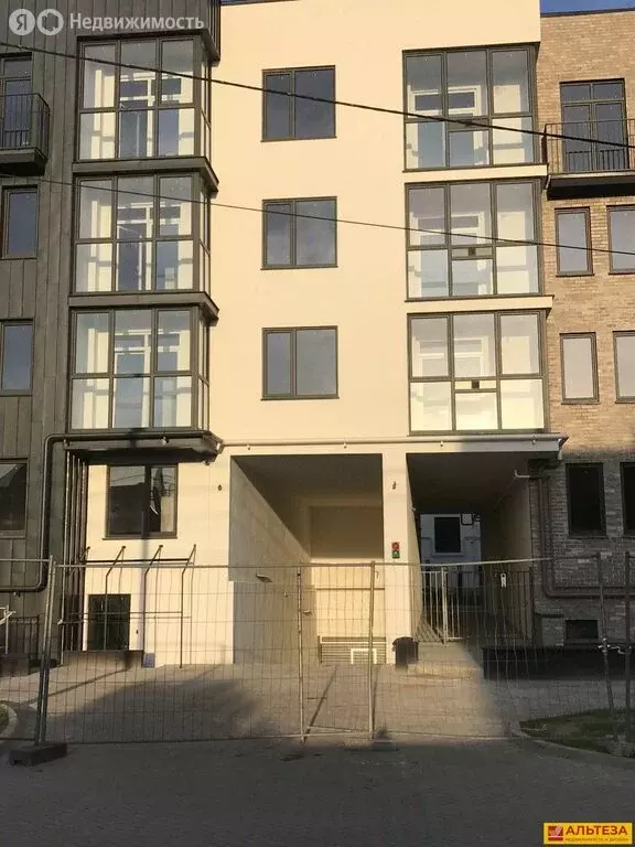 2-комнатная квартира: Калининград, улица Ломоносова, 52 (61.81 м) - Фото 1