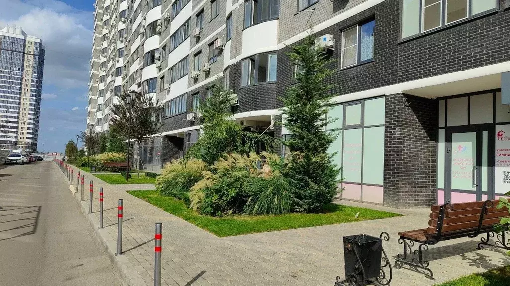 Помещение свободного назначения в Краснодарский край, Краснодар бул. ... - Фото 2