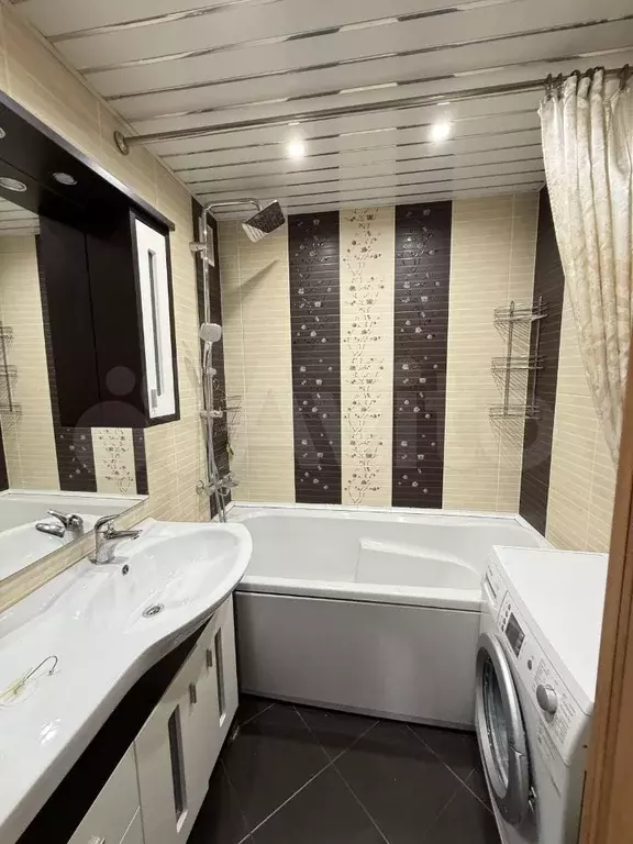 3-к. квартира, 74 м, 3/7 эт. - Фото 1