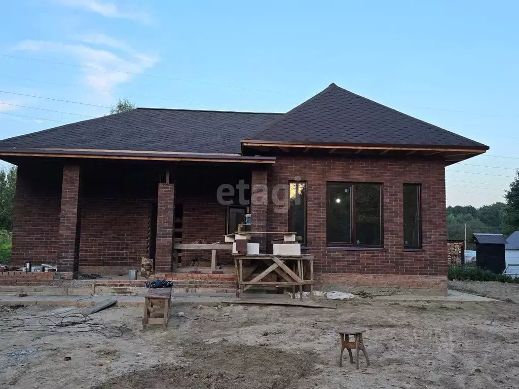 Дом в Калужская область, Жуковский район, Белоусово городское ... - Фото 1