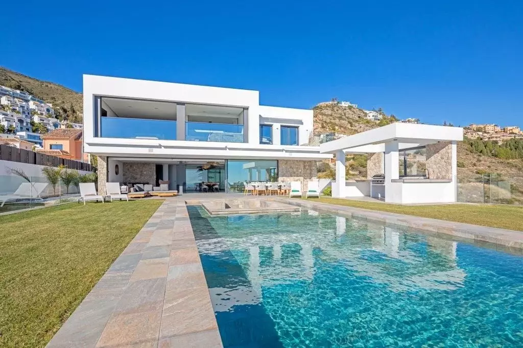 Дом в Краснодарский край, Сочи ул. Ручей Видный, 154 (420 м) - Фото 1