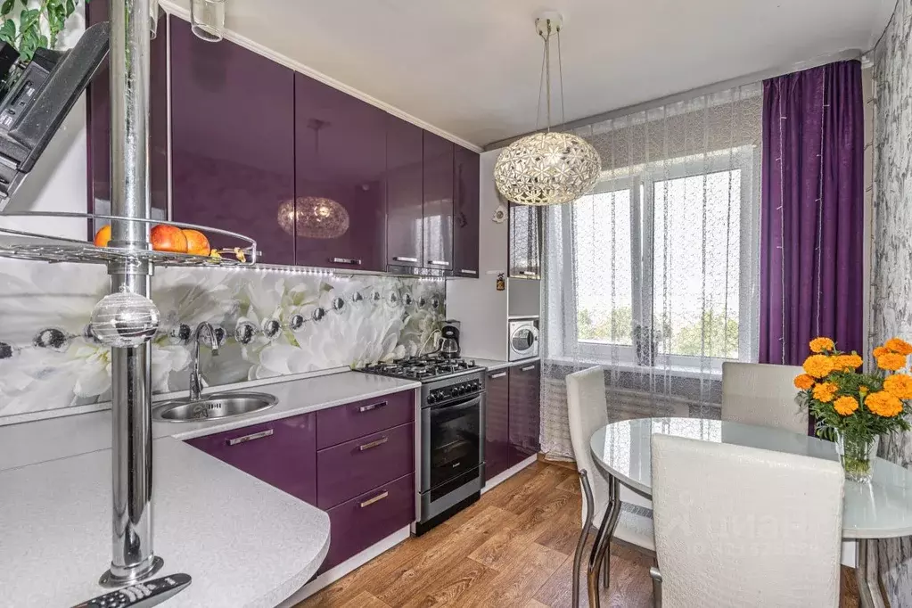 3-к кв. Курганская область, Курган Заозерный жилрайон, 2-й мкр, 9 ... - Фото 0