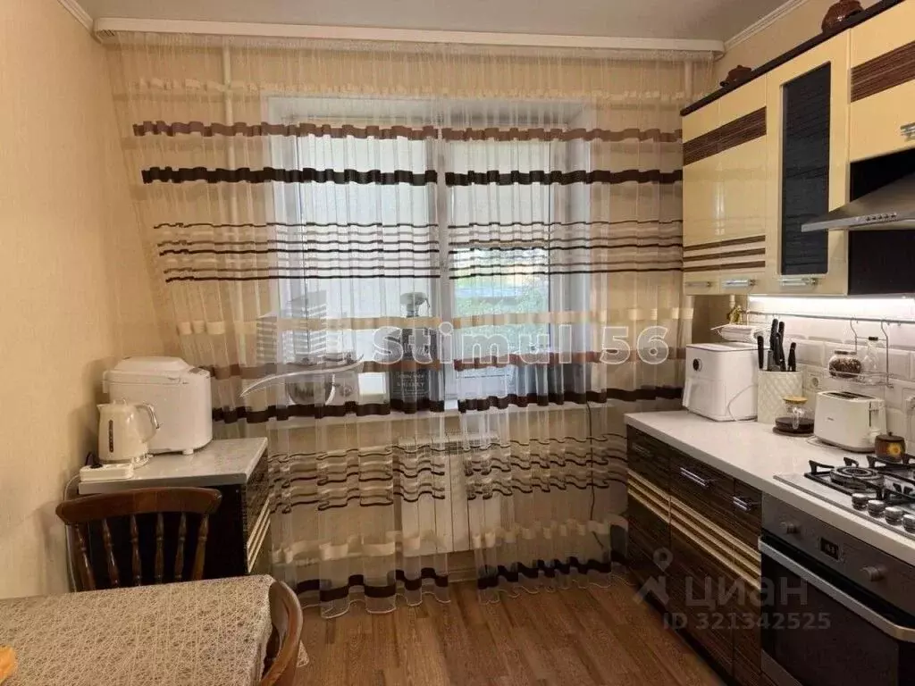 3-к кв. Оренбургская область, Оренбург Промышленная ул., 12 (63.7 м) - Фото 1