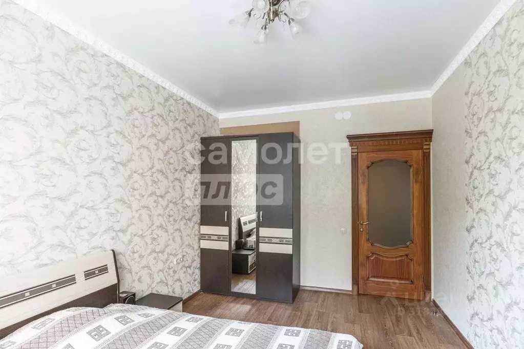 3-к кв. Омская область, Омск ул. Перелета, 32 (108.4 м) - Фото 0