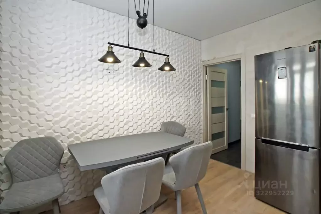 2-к кв. Омская область, Омск ул. Красный Путь, 143к3 (71.0 м) - Фото 1