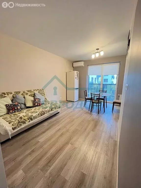 4-комнатная квартира: Новосибирск, улица Дунаевского, 14/2 (72.4 м) - Фото 1